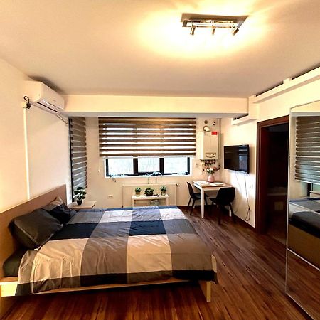 Cozy Apartment With Self Check-In Near Promenada Mall And Verdi Park Bucharest Exterior photo