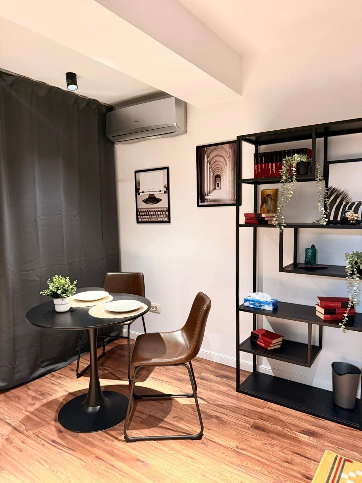 Cozy Apartment With Self Check-In Near Promenada Mall And Verdi Park Bucharest Exterior photo